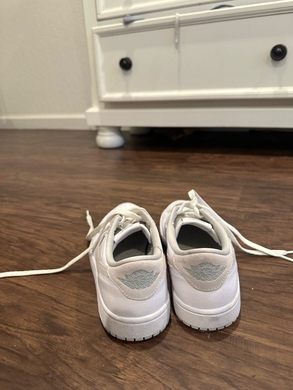 Nike Kids White Low-Top Sneakers with Light Gray Accents